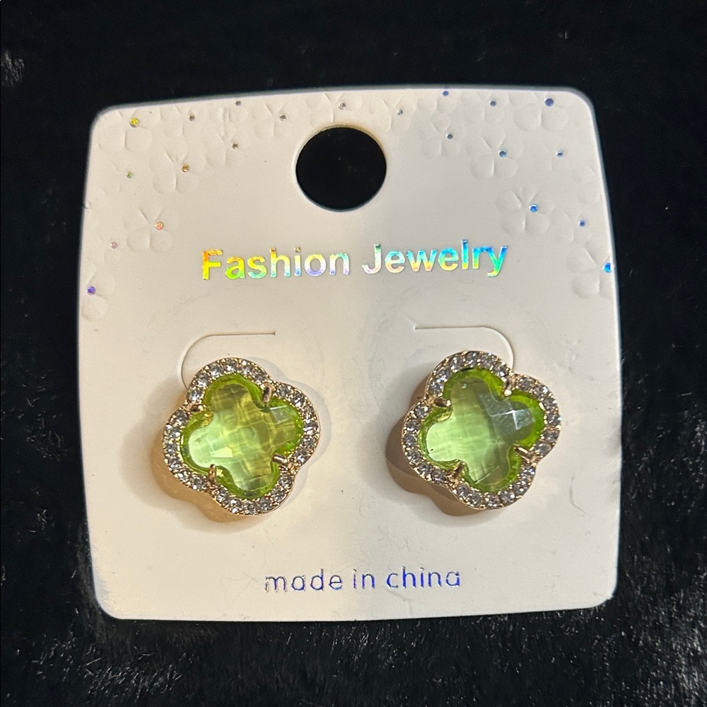 Green Clover Stud Earrings Rhinestone Gold Tone